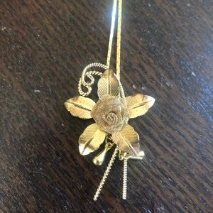 Vintage gold colored floral necklace